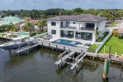 824 Shore Dr, North Palm Beach: photo 1 of 101