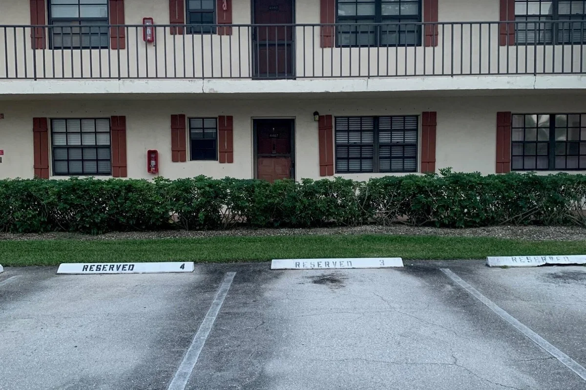 4467 Oak Terrace Dr, Lake Worth: photo 1 of 15