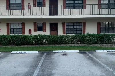 4467 Oak Terrace Dr, Lake Worth: photo 1 of 15
