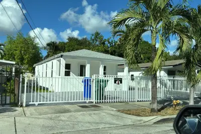 81 NW 44th St #1, Miami: photo 1 of 8