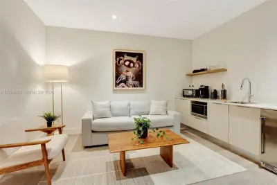 229 SW 9th St #505, Miami: photo 1 of 21