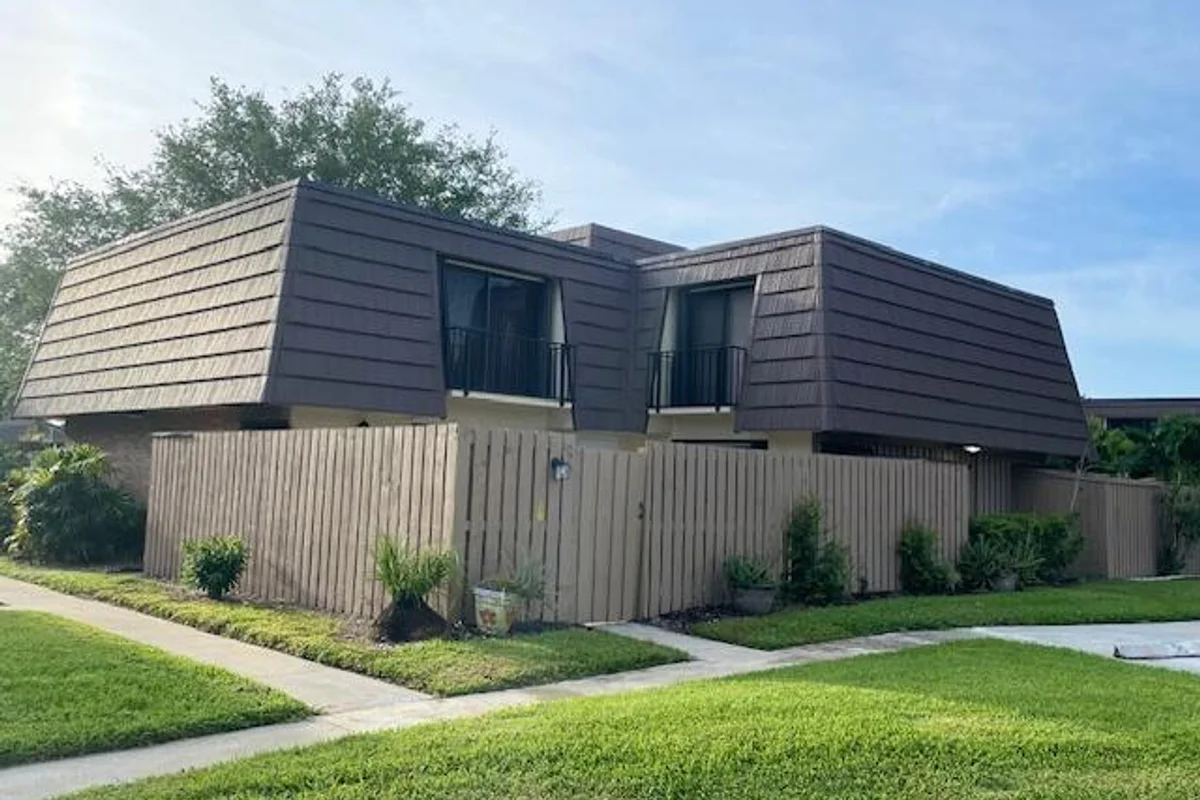 620 6th Ct, Palm Beach Gardens: photo 1 of 19