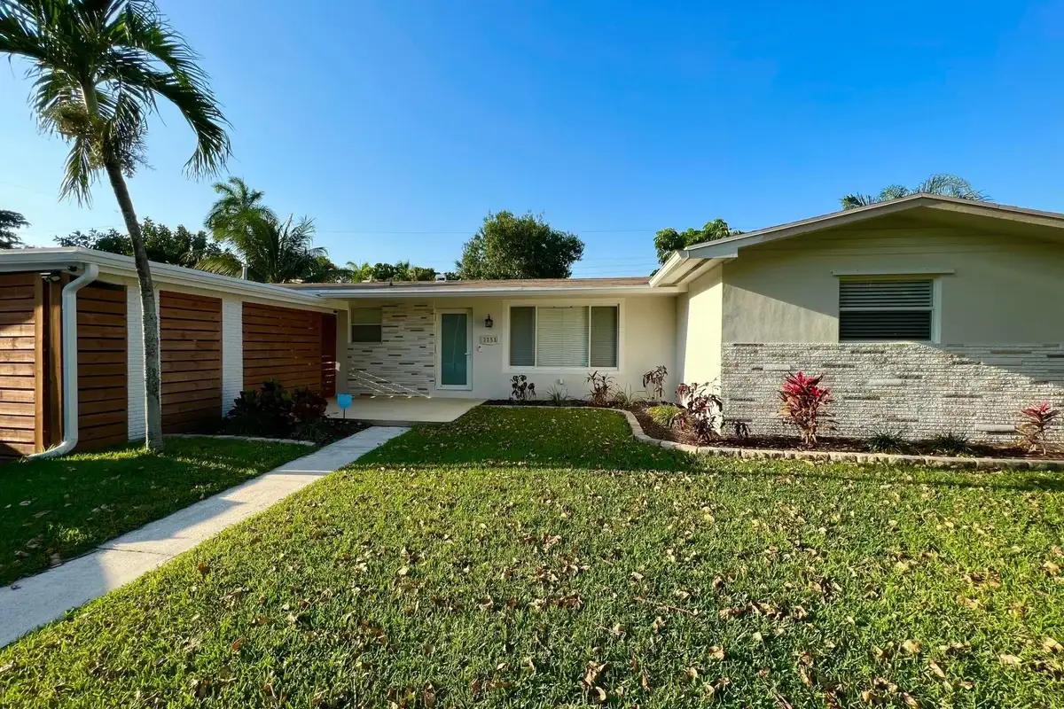3251 SW 23rd Ct, Fort Lauderdale: photo 1 of 13