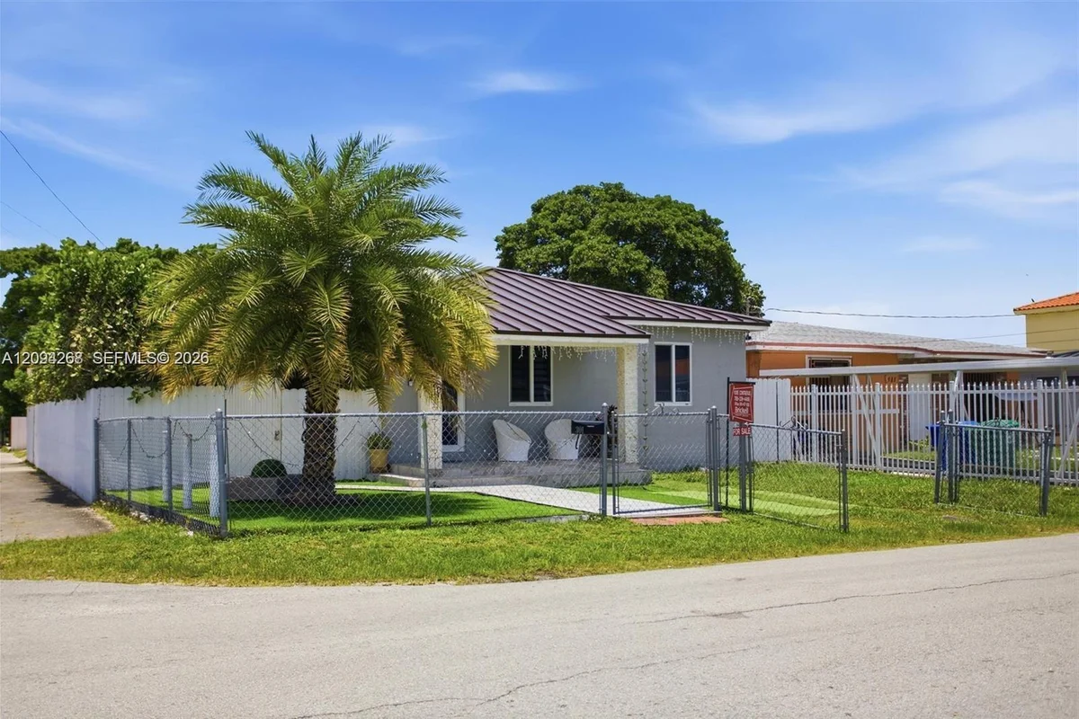 301 SW 36th Ave, Miami: photo 1 of 25