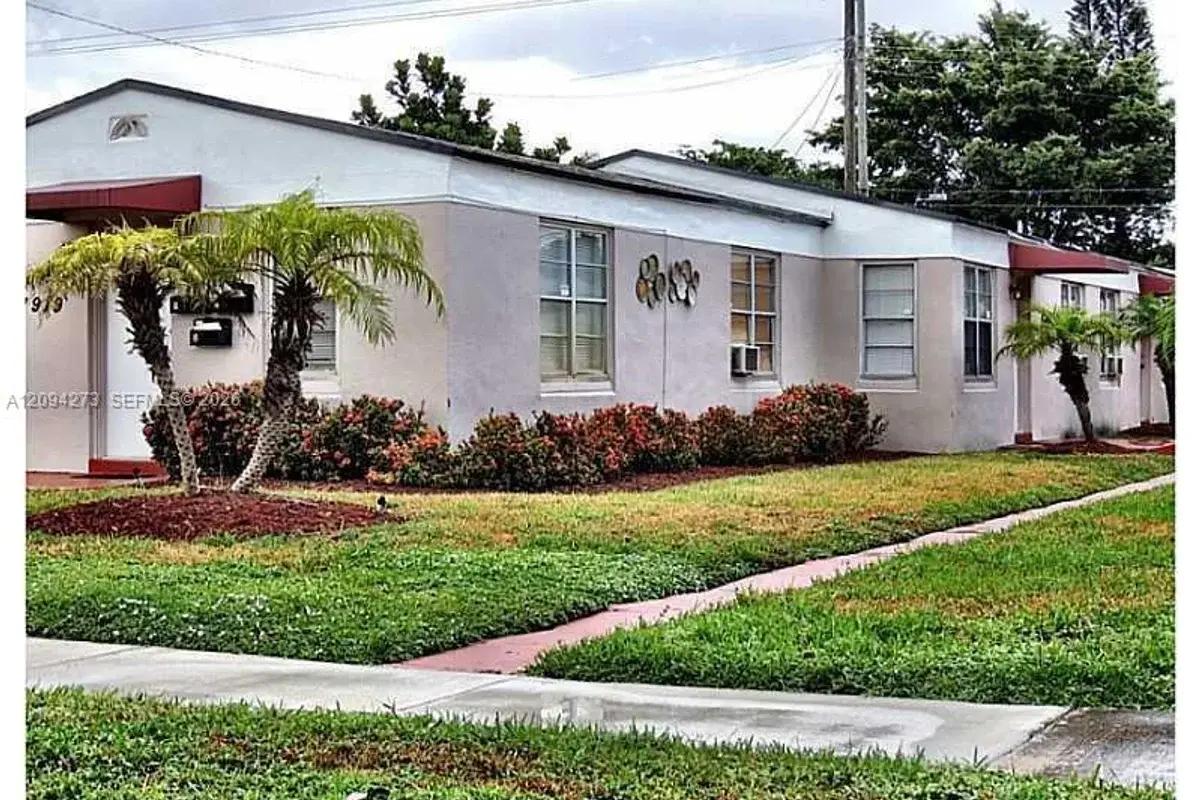 1919 Buchanan St, Hollywood: photo 1 of 2