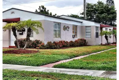 1919 Buchanan St, Hollywood: photo 1 of 2
