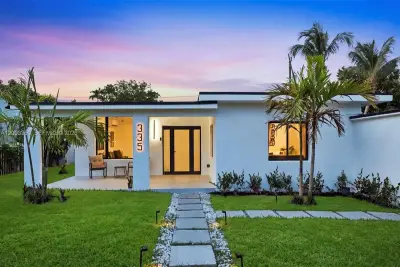 335 NW 108th St, Miami: photo 1 of 36