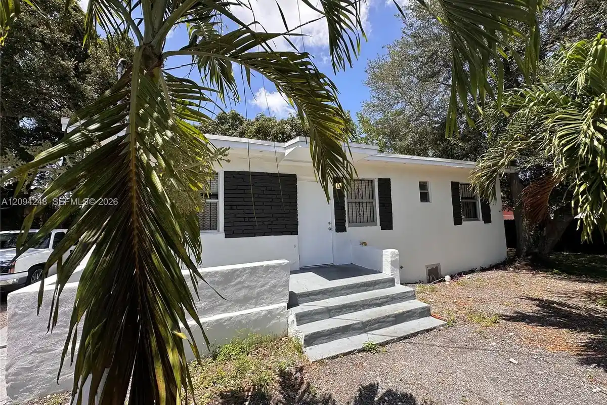 2335 NW 43rd St #A, Miami: photo 1 of 21