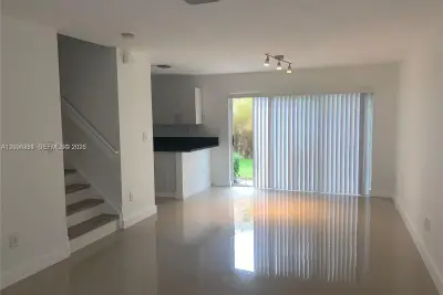 17042 NW 22nd St, Pembroke Pines: photo 1 of 7