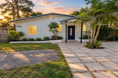 599 NE 35th St, Oakland Park: photo 1 of 47