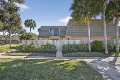 1101 11th Way, West Palm Beach: photo 1 of 43