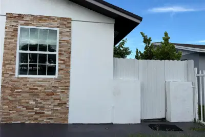16211 SW 109th Ave, Miami: photo 1 of 11