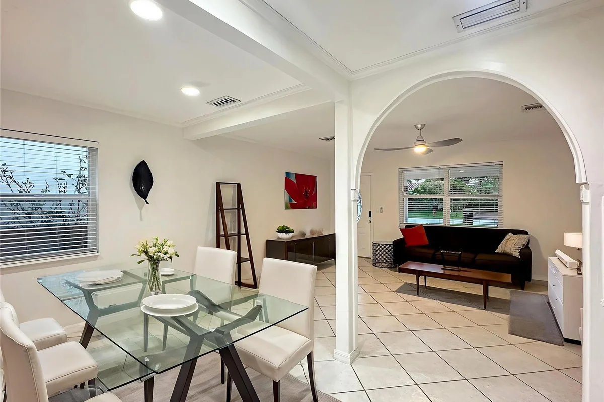1613 NW 4th Ave, Fort Lauderdale: photo 1 of 18