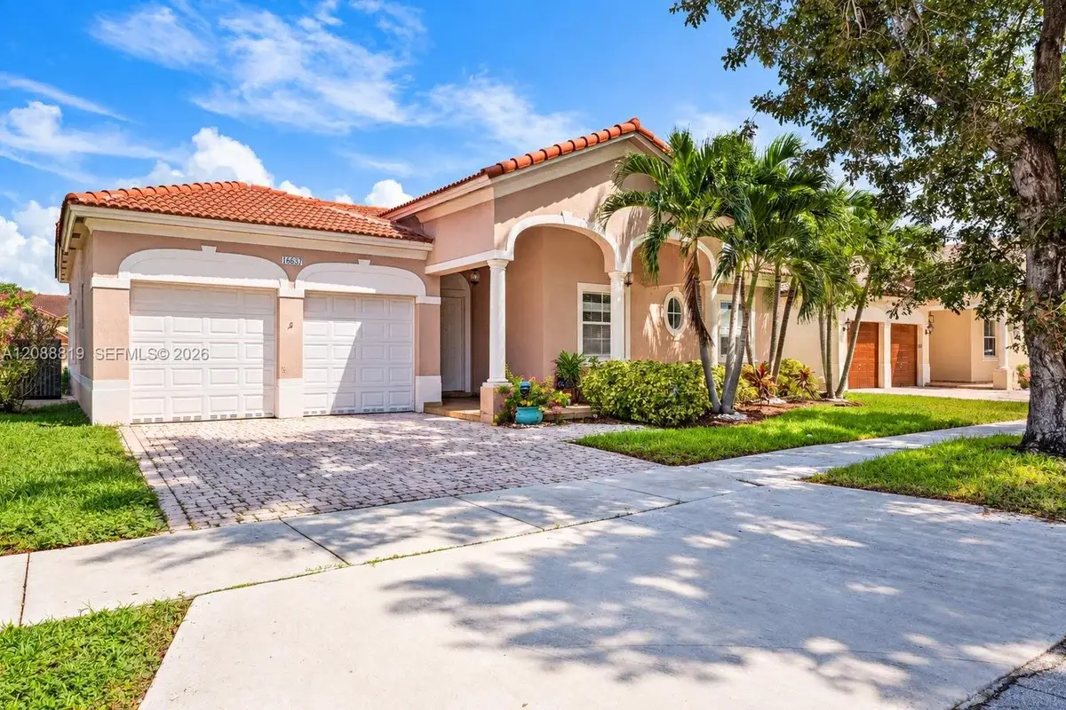 16637 SW 81st Ter, Miami: photo 1 of 35