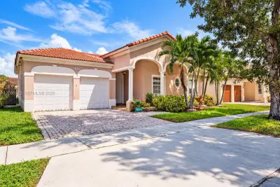 16637 SW 81st Ter, Miami: photo 1 of 35