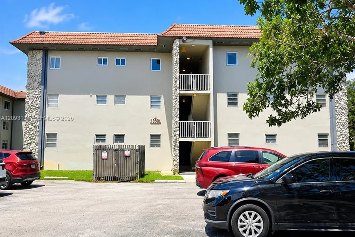 13900 Lake Placid Ct #A38, Miami Lakes: photo 1 of 10