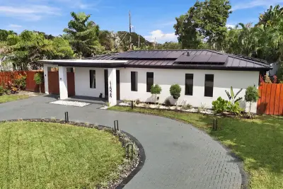 1525 NE 27th St, Wilton Manors: photo 1 of 26
