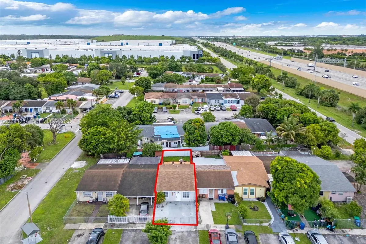 21466 NW 40th Cir Ct, Miami Gardens: photo 1 of 26