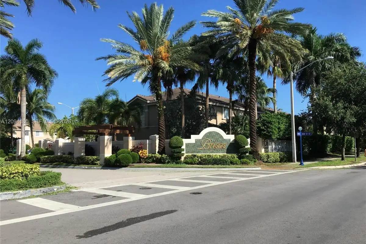 5600 NW 114th Pl #202, Doral: photo 1 of 12