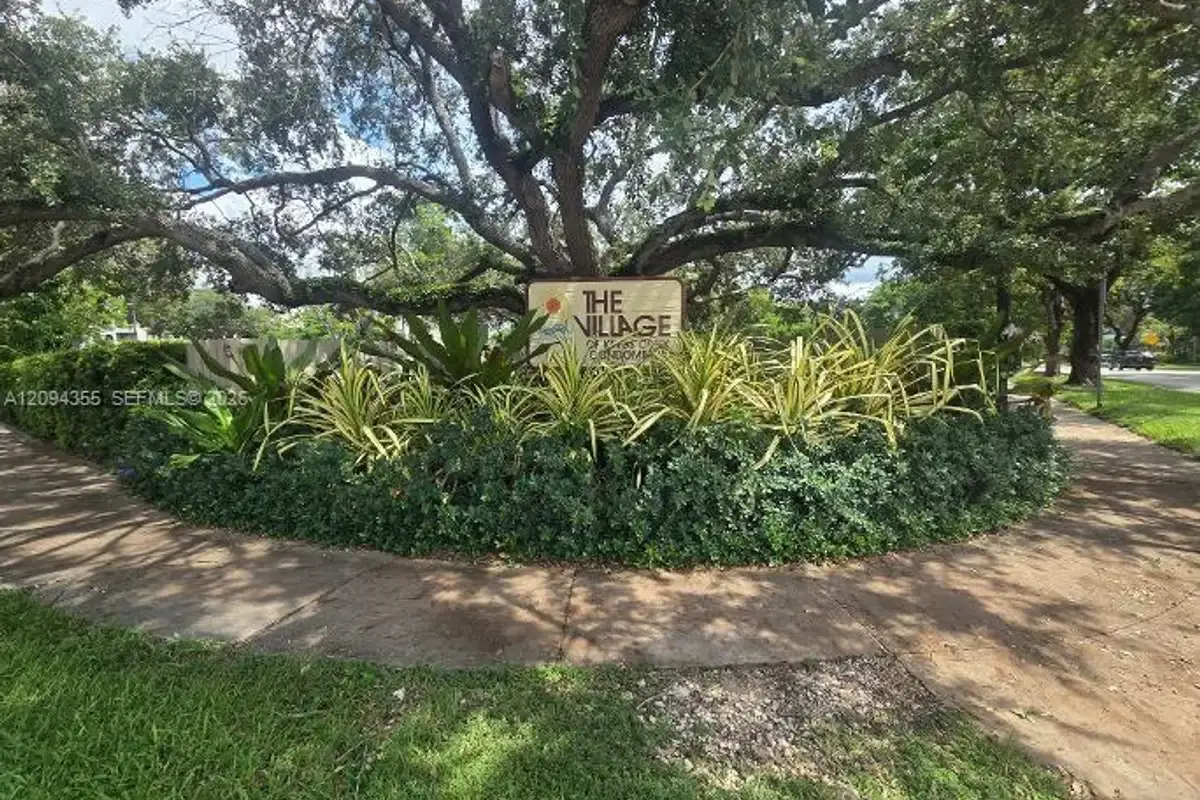 7707 Camino Real #310, Miami: photo 1 of 14