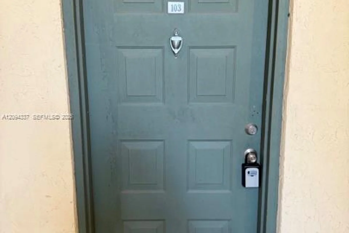 450 S Park Rd #5-103, Hollywood: photo 1 of 26