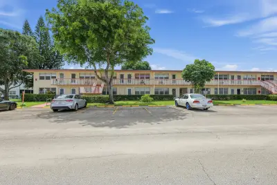 245 Camden K, West Palm Beach: photo 1 of 32