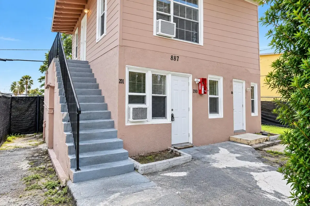 885-887 7th St #201, West Palm Beach: photo 1 of 20