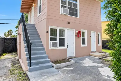 885-887 7th St #201, West Palm Beach: photo 1 of 20