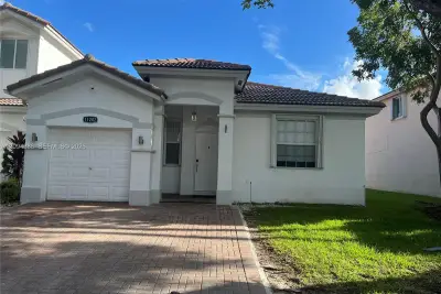 11202 NW 73rd Ter, Doral: photo 1 of 17