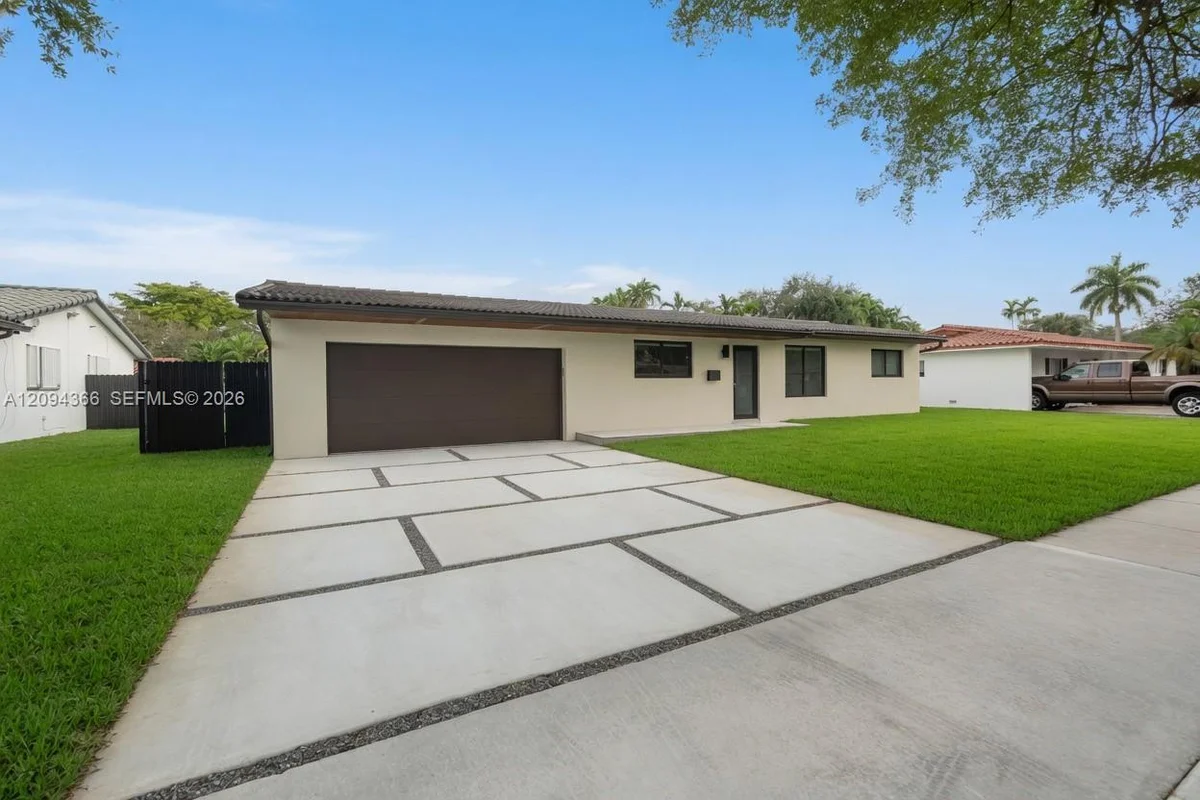 14515 Mahogany Ct, Miami Lakes: photo 1 of 35