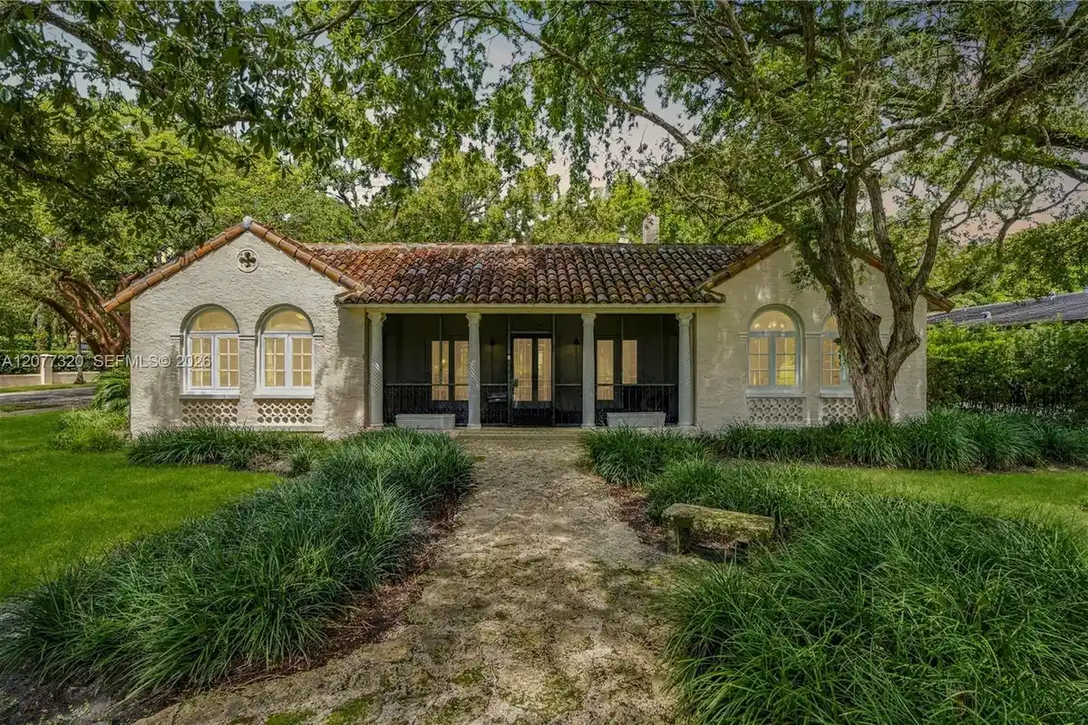 665 N Greenway Dr, Coral Gables: photo 1 of 35
