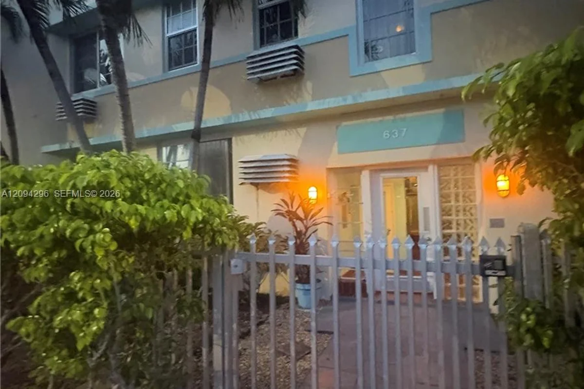637 12th St #6, Miami Beach: photo 1 of 17