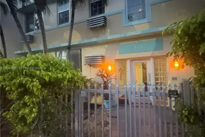 637 12th St #6, Miami Beach: photo 1 of 17