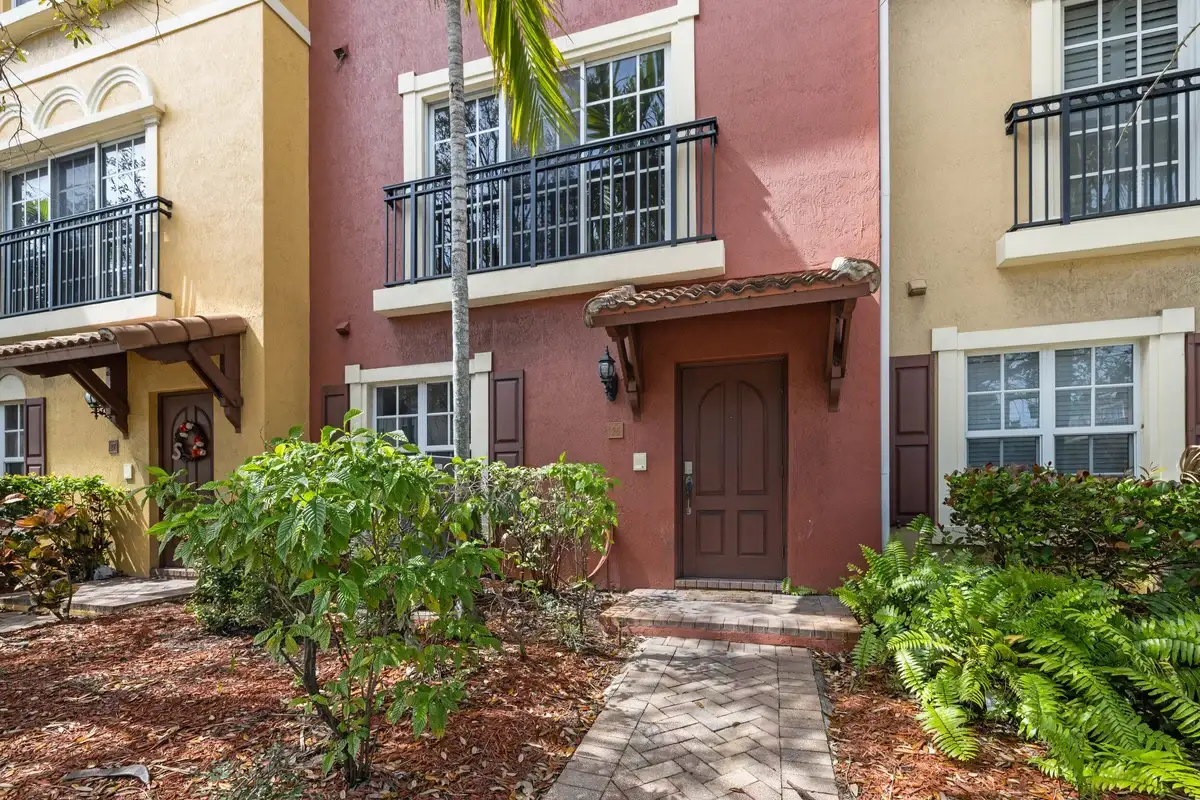 601 S Federal Hwy #30, Lake Worth Beach: photo 1 of 21