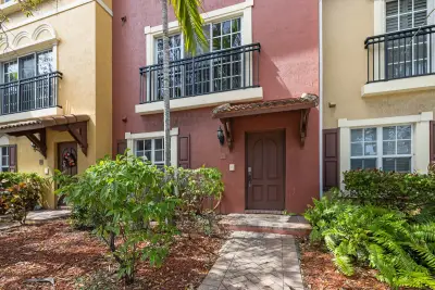 601 S Federal Hwy #30, Lake Worth Beach: photo 1 of 21