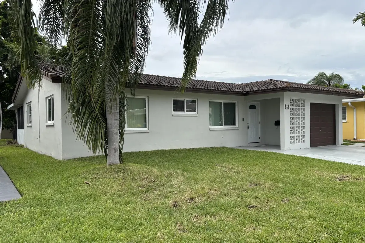 5611 NW 49th Ter, Tamarac: photo 1 of 33