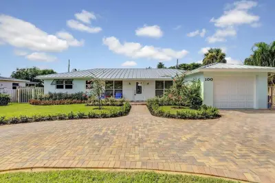 100 NW 18th St, Delray Beach: photo 1 of 22