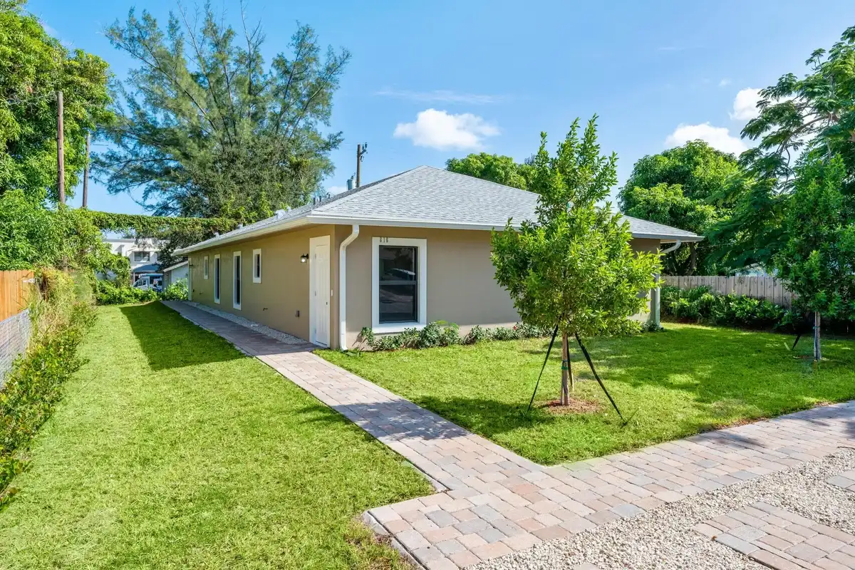 616 S Pine St #B, Lake Worth: photo 1 of 14