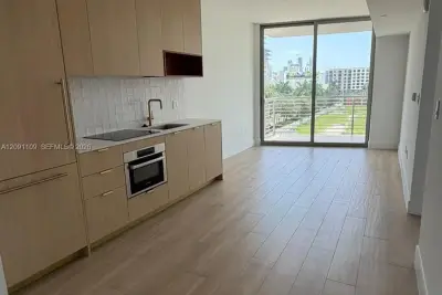90 NE 32nd St #427, Miami: photo 1 of 21