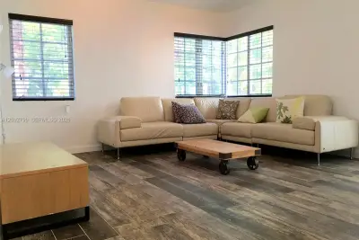 645 Michigan Ave #C, Miami Beach: photo 1 of 19