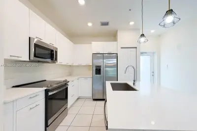 8167 NW 41st St #E-206, Doral: photo 1 of 14