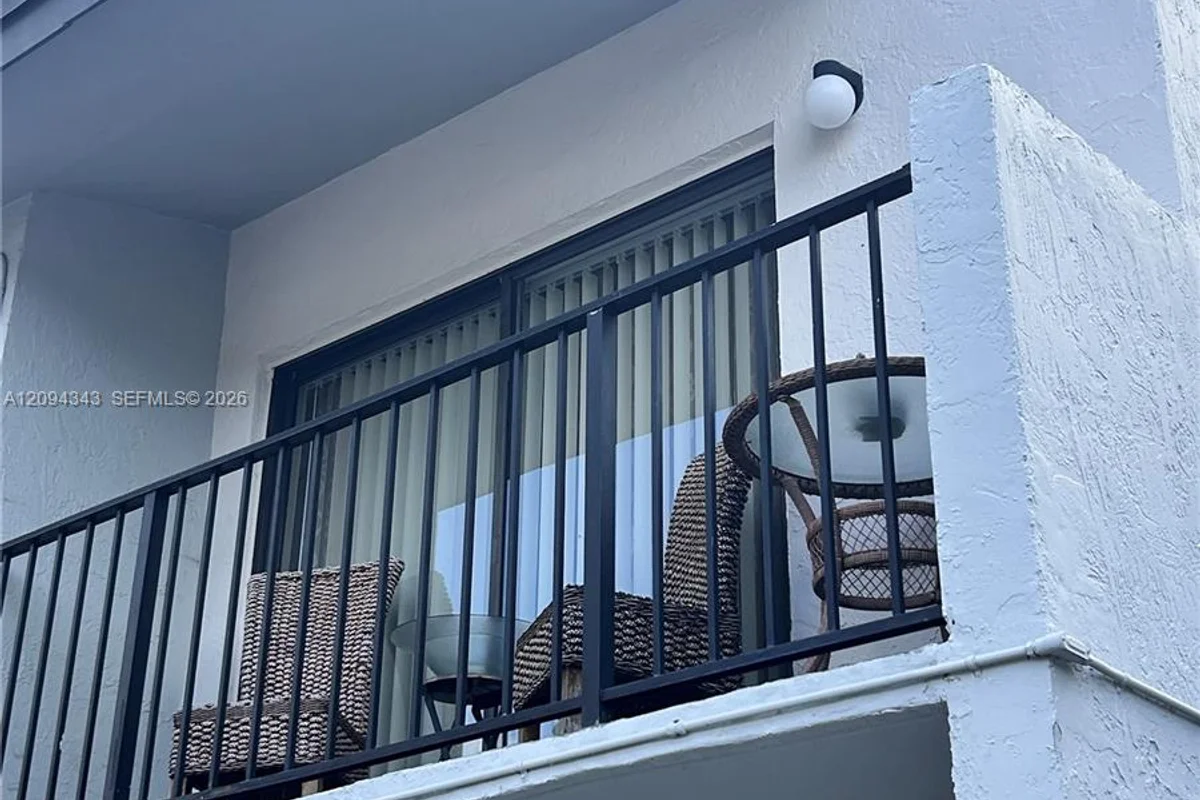 7030 NW 179th St #205, Hialeah: photo 1 of 16