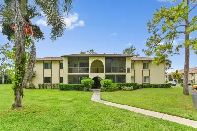 319 Knotty Pine Cir #C-1, Greenacres: photo 1 of 22