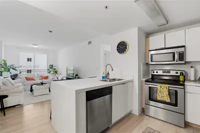185 SE 14th Ter #1402, Miami: photo 1 of 18