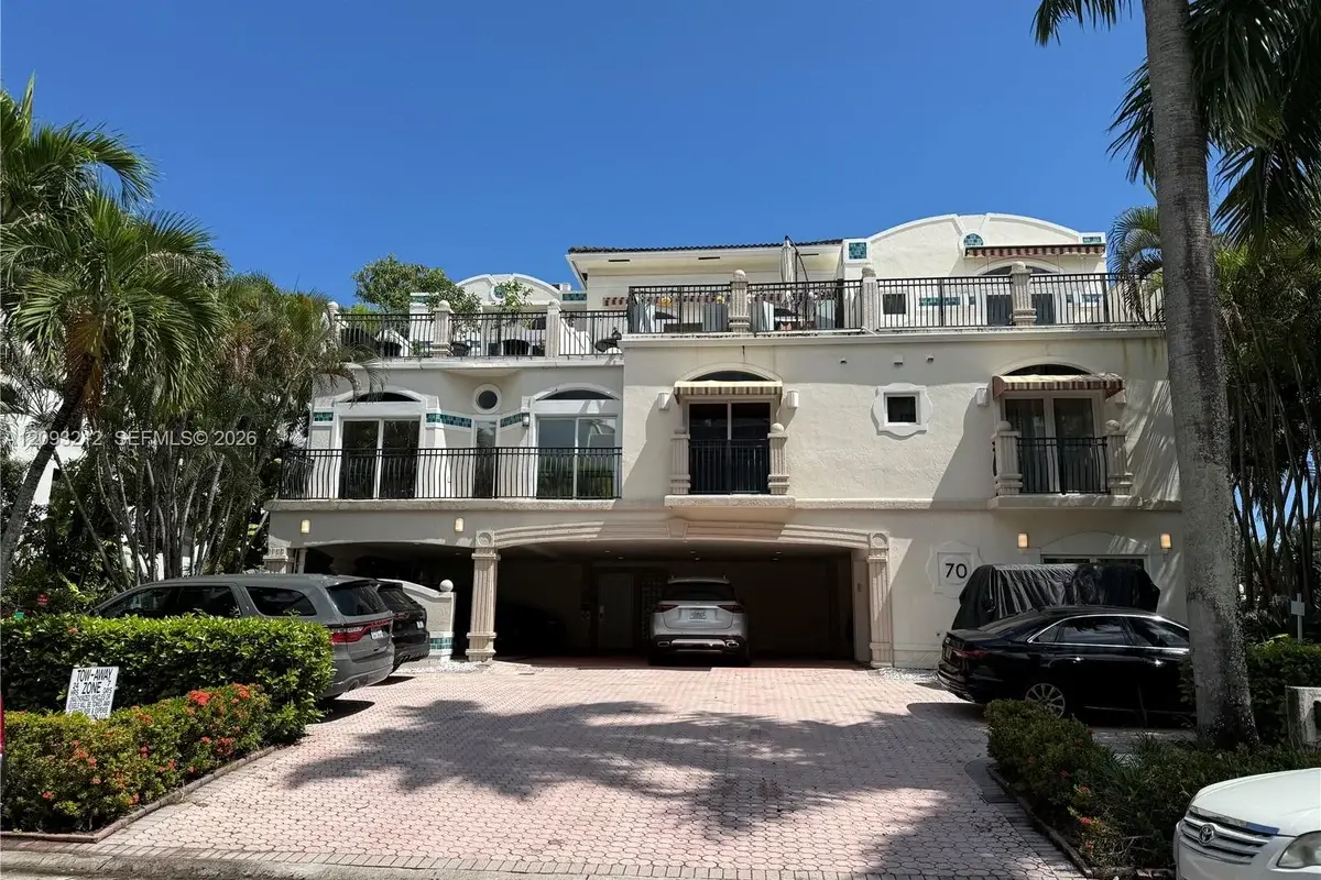 70 Isle Of Venice Dr #102, Fort Lauderdale: photo 1 of 17