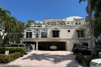 70 Isle Of Venice Dr #102, Fort Lauderdale: photo 1 of 17