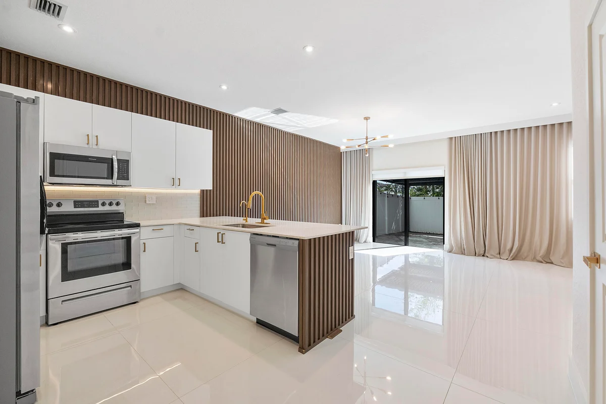 20383 NW 5th Ct, Miami Gardens: photo 1 of 70