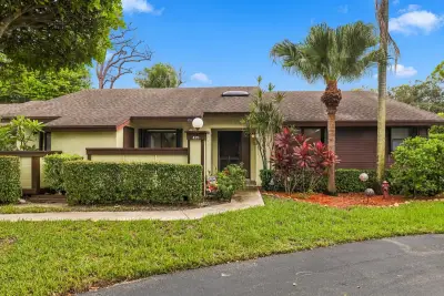 459 Knollwood Ct, Royal Palm Beach: photo 1 of 18