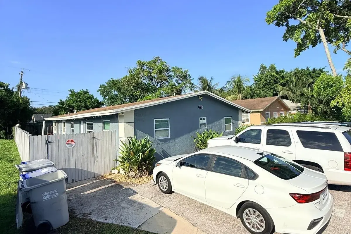 2251 NW 4th St #1-2, Pompano Beach: photo 1 of 15