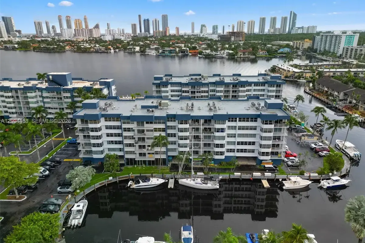 16565 NE 26th Ave #4D, North Miami Beach: photo 1 of 28